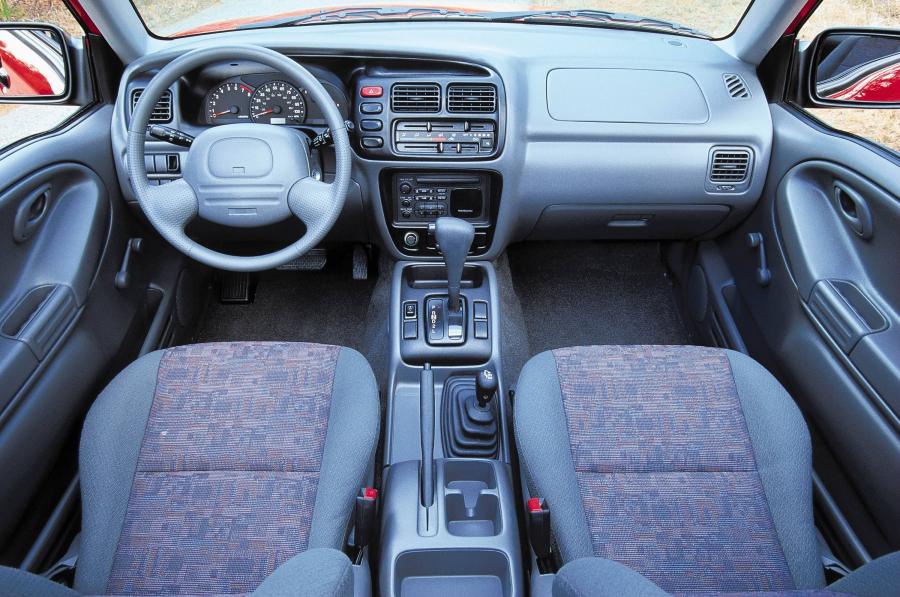  Chevrolet Tracker 2000 года  (фото 10 из 29)